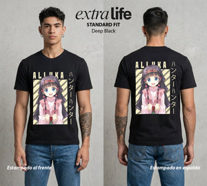 La Prueba del Cazador | La Hija del Filo #00041 - Playera Standard Fit | Deep Black - Foto en modelo