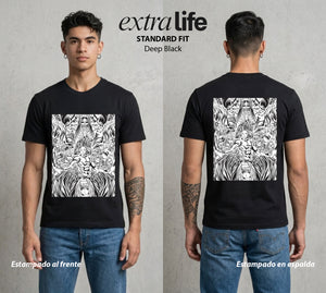 Mas Alla del Muro | El Titan Fundador #00096 - Playera Standard Fit | Deep Black - Foto en modelo