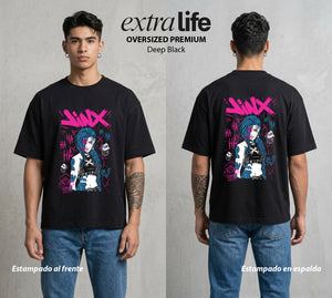 La Ciudad Dividida | La Caos de Piltover #00141 - Playera Oversized Premium | Deep Black - Foto en modelo