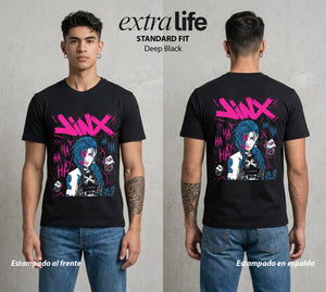 La Ciudad Dividida | La Caos de Piltover #00141 - Playera Standard Fit | Deep Black - Foto en modelo