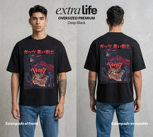 La Marca del Sacrificio | El Espadachín del Acero #00200 - Playera Oversized Premium | Deep Black - Foto en modelo