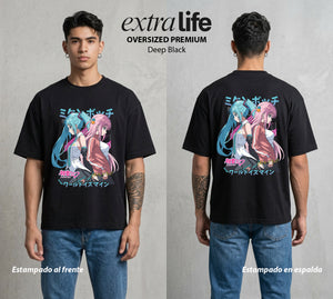 Del Cuarto al Escenario | La Guitarra del Cuarto #00327 - Playera Oversized Premium | Deep Black - Foto en modelo
