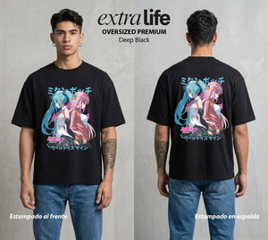 Del Cuarto al Escenario | La Guitarra del Cuarto #00327 - Playera Oversized Premium | Deep Black - Foto en modelo