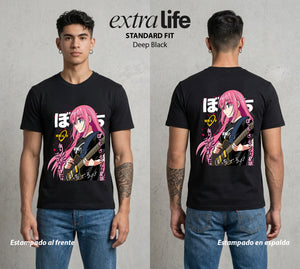 Del Cuarto al Escenario | La Guitarra del Cuarto #00328 - Playera Standard Fit | Deep Black - Foto en modelo