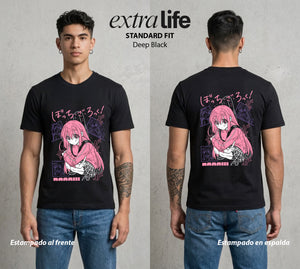 Del Cuarto al Escenario | La Guitarra del Cuarto #00329 - Playera Classic Premium | Deep Black - Foto en modelo