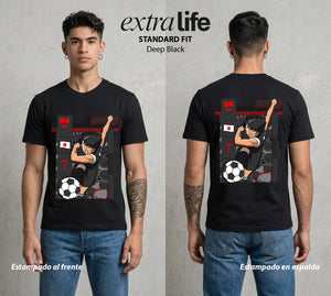 El Balon del Destino | El Tiro Imperioso #00361 - Playera Standard Fit | Deep Black - Foto en modelo