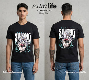 Mar de los Piratas | La Mink del Amanecer #00368 - Playera Standard Fit | Deep Black - Foto en modelo
