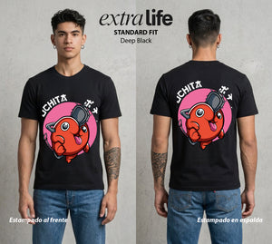 El Contrato Infernal | El Corazon del Cazador #00454 - Playera Standard Fit | Deep Black - Foto en modelo