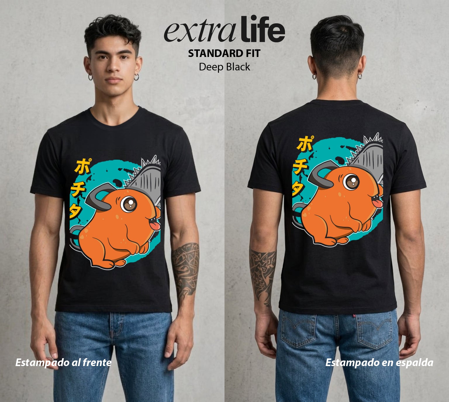 El Contrato Infernal | El Amigo del Caos #00456 - Playera Standard Fit | Deep Black - Foto en modelo