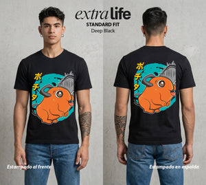 El Contrato Infernal | El Amigo del Caos #00456 - Playera Standard Fit | Deep Black - Foto en modelo