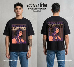 Vaqueros del Espacio | La Apostadora del Cosmos #00523 - Playera Oversized Premium | Deep Black - Foto en modelo