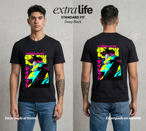 Los Corredores del Filo | Cyberpunk Edgerunners David #00544 - Playera Standard Fit | Deep Black - Foto en modelo