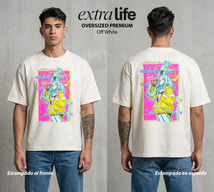 Los Corredores del Filo | La Pequena Letal #00549 - Playera Oversized Premium | Off White - Foto en modelo