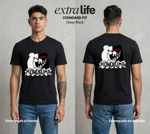 El Juicio Final Escolar | El Osito del Caos #00606 - Playera Standard Fit | Deep Black - Foto en modelo