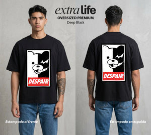 El Juicio Final Escolar | El Juez de la Desesperanza #00608 - Playera Oversized Premium | Deep Black - Foto en modelo