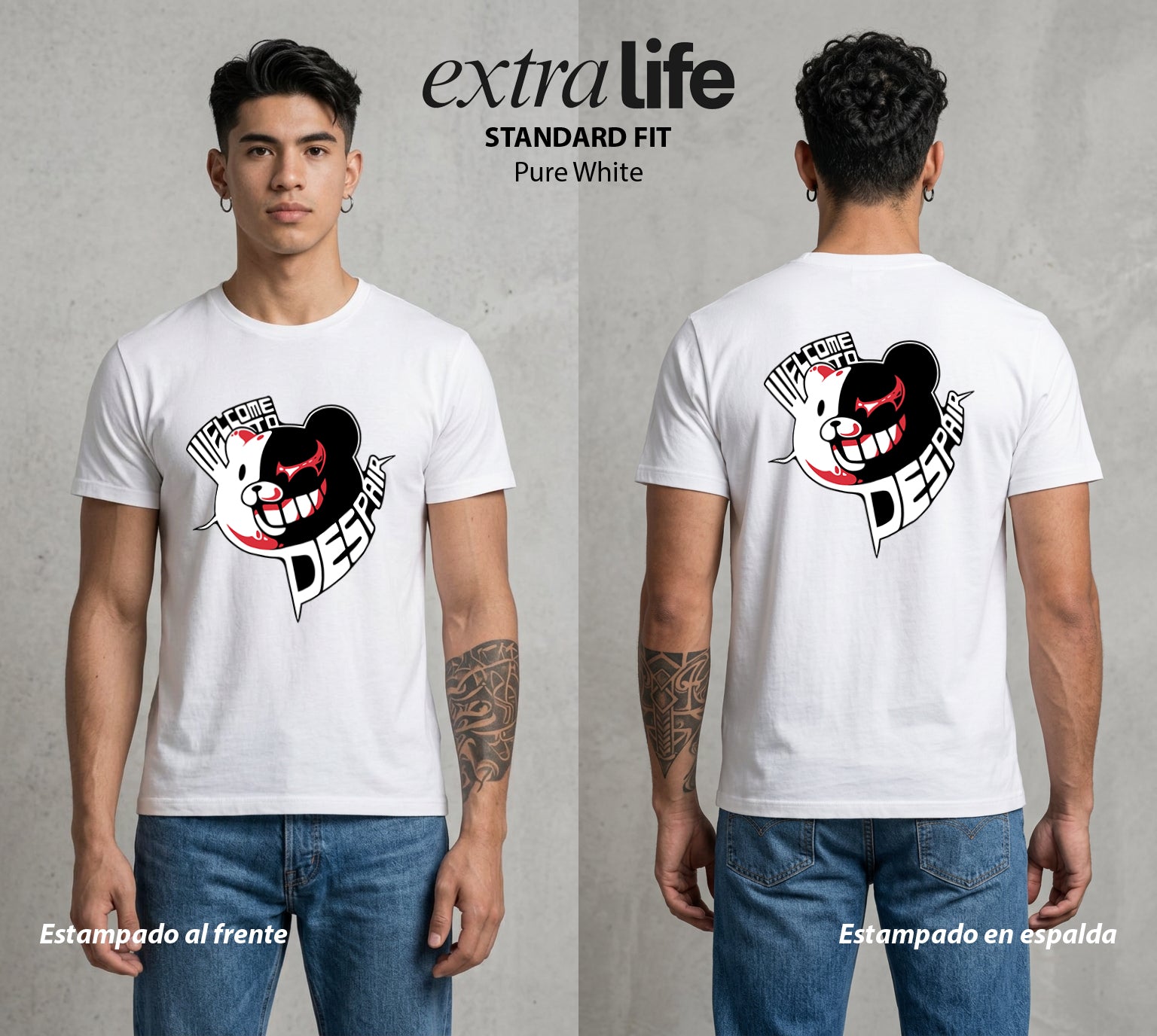 El Juicio Final Escolar | Bienvenido al Caos #00615 - Playera Standard Fit | Pure White - Foto en modelo