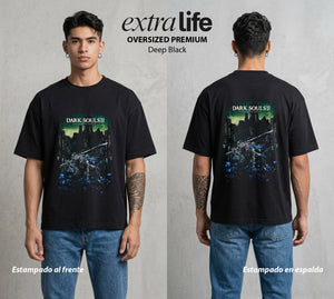 La Hoguera Eterna | El Espiritu sin Morir #00617 - Playera Oversized Premium | Deep Black - Foto en modelo