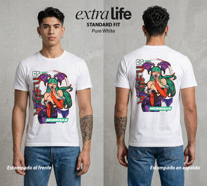 La Noche de los Acechadores | El Sucubo del Poder #00621 - Playera Standard Fit | Pure White - Foto en modelo