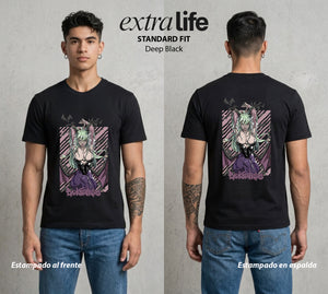 La Noche de los Acechadores | Las Alas del Abismo #00622 - Playera Standard Fit | Deep Black - Foto en modelo