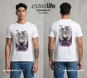 La Noche de los Acechadores | Las Alas del Abismo #00622 - Playera Standard Fit | Pure White - Foto en modelo