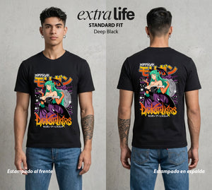 La Noche de los Acechadores | Las Alas del Abismo #00623 - Playera Standard Fit | Deep Black - Foto en modelo