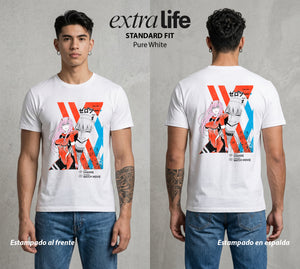 Los Pilotos del Meca | El Numero Dos #00629 - Playera Standard Fit | Pure White - Foto en modelo