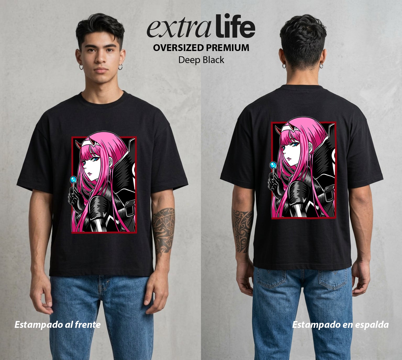 Los Pilotos del Meca | La Co-Piloto del Destino #00632 - Playera Oversized Premium | Deep Black - Foto en modelo