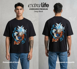 El Poder de las Esferas | El Saiyajin del Bien #00761 - Playera Oversized Premium | Deep Black - Foto en modelo