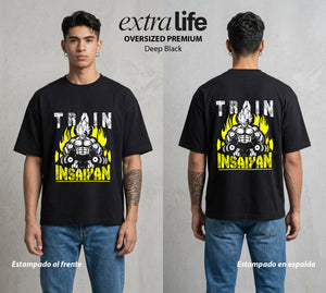 El Poder de las Esferas | El Entrenamiento Saiyajin #00893 - Playera Oversized Premium | Deep Black - Foto en modelo