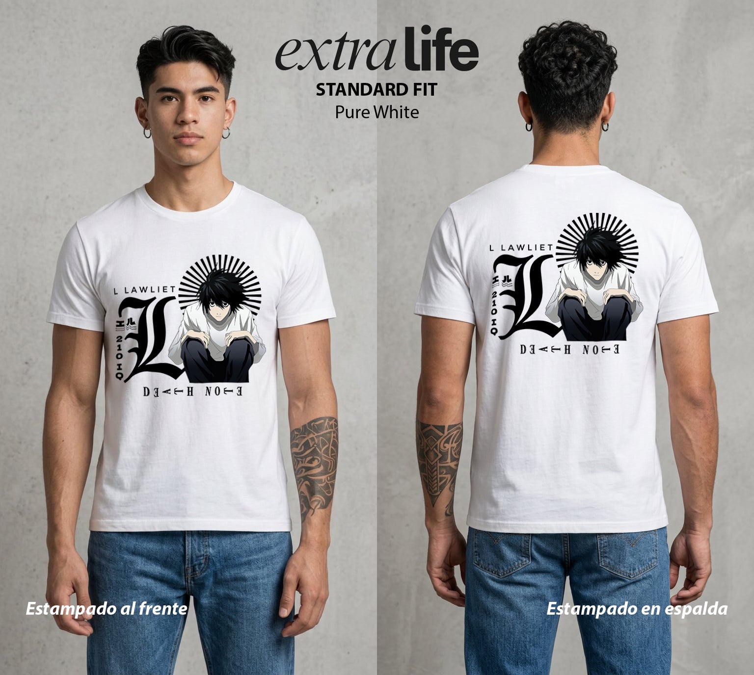 El Cuaderno del Juicio | El Enigma L #00931 - Playera Standard Fit | Pure White - Foto en modelo