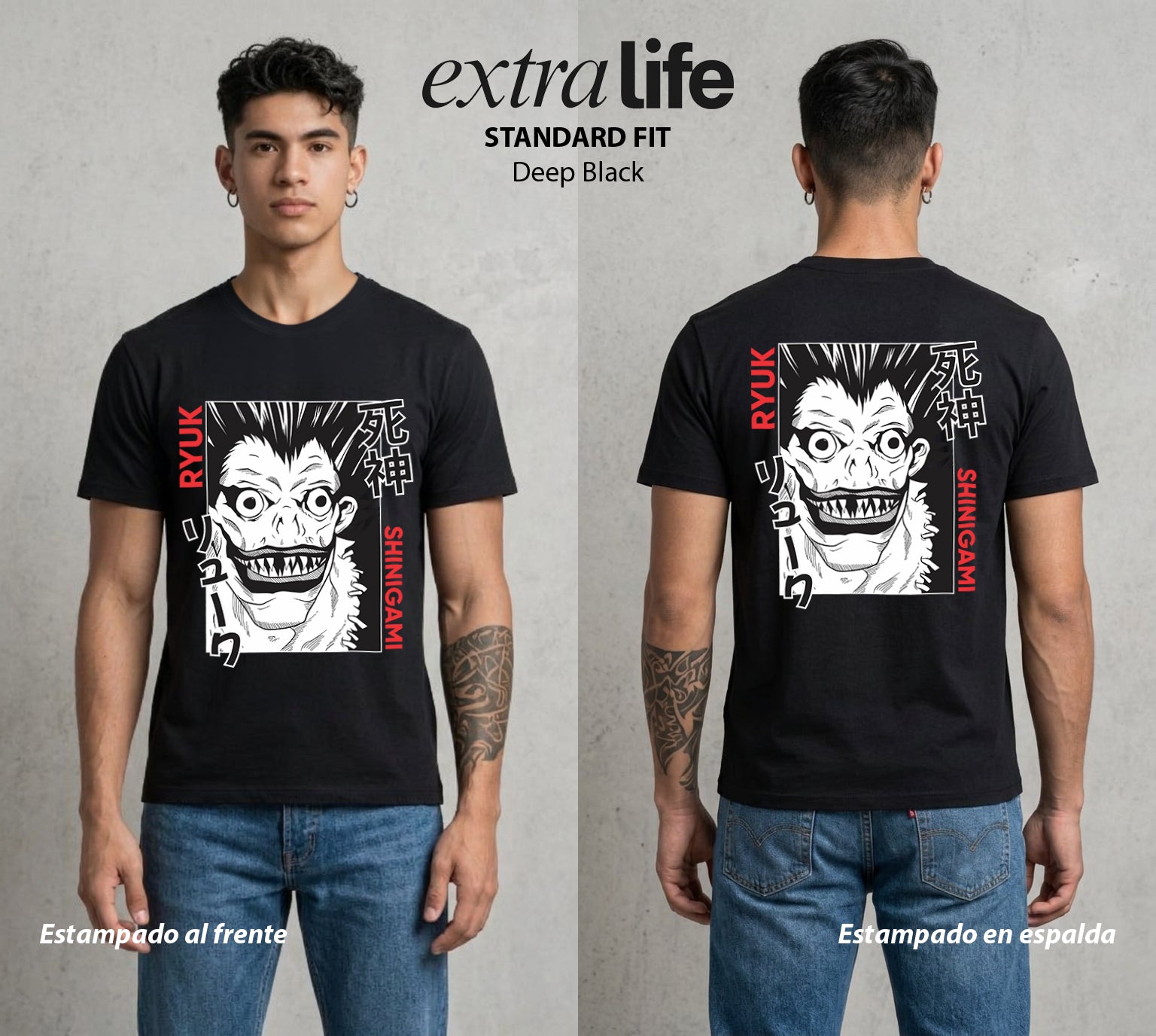 El Cuaderno del Juicio | La Manzana del Caos #00943 - Playera Standard Fit | Deep Black - Foto en modelo