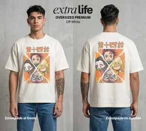 Cazadores de la Noche | Clase 1-A #00965 - Playera Oversized Premium | Off White - Foto en modelo