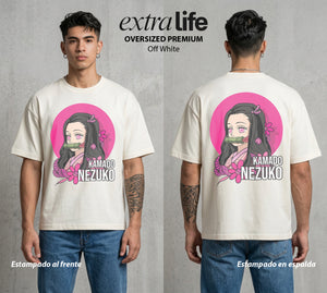 Cazadores de la Noche | La Hermana de Bambu #01065 - Playera Oversized Premium | Off White - Foto en modelo