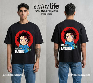Cazadores de la Noche | El Cazador del Agua #01066 - Playera Oversized Premium | Deep Black - Foto en modelo
