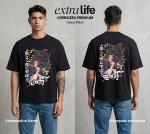 Cazadores de la Noche | La Luna Superior #01073 - Playera Oversized Premium | Deep Black - Foto en modelo