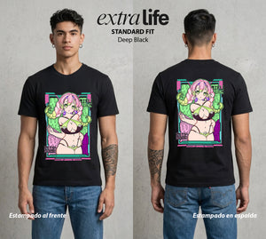 Cazadores de la Noche | La Flexibilidad del Amor #01100 - Playera Standard Fit | Deep Black - Foto en modelo