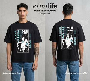 Cazadores de la Noche | El Joven del Pilar #01110 - Playera Oversized Premium | Deep Black - Foto en modelo