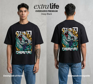 Cazadores de la Noche | La Serpiente del Amor #01159 - Playera Oversized Premium | Deep Black - Foto en modelo