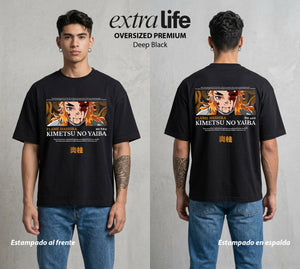 Cazadores de la Noche | Alas de Fuego Eterno #01171 - Playera Oversized Premium | Deep Black - Foto en modelo