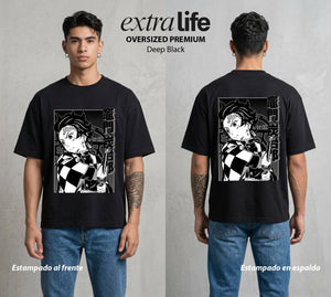 Cazadores de la Noche | El Cazador del Agua #01208 - Playera Oversized Premium | Deep Black - Foto en modelo