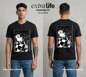 Cazadores de la Noche | El Cazador del Agua #01208 - Playera Standard Fit | Deep Black - Foto en modelo