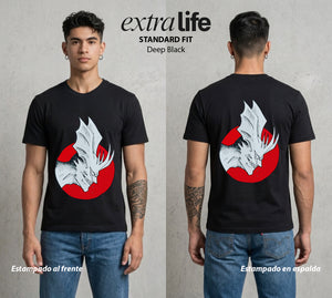 El Demonio Sensible | El Llanto del Demonio #01297 - Playera Standard Fit | Deep Black - Foto en modelo