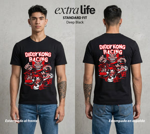 La Jungla del Simio | El Mono al Volante #01299 - Playera Standard Fit | Deep Black - Foto en modelo