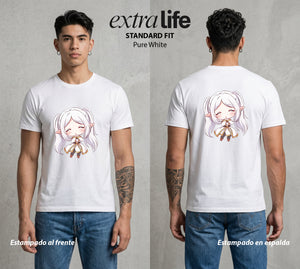 El Viaje sin Fin | La Elfa del Largo Viaje Chibi #01470 - Playera Standard Fit | Pure White - Foto en modelo