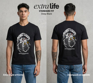 Mar de los Piratas | El Heroe de la Marina #01519 - Playera Standard Fit | Deep Black - Foto en modelo