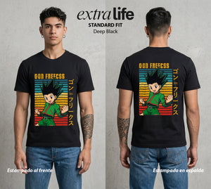 La Prueba del Cazador | El Niño de la Isla #01548 - Playera Standard Fit | Deep Black - Foto en modelo