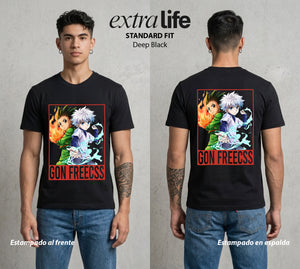 La Prueba del Cazador | El Niño de la Isla #01554 - Playera Standard Fit | Deep Black - Foto en modelo