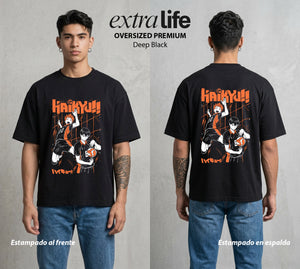 El Vuelo del Voleibol | Haikyu #01595 - Playera Oversized Premium | Deep Black - Foto en modelo