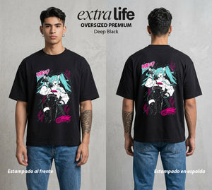 La Voz Vocaloid | Hatsune Miku #01630 - Playera Oversized Premium | Deep Black - Foto en modelo