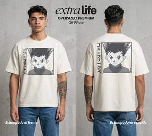 La Prueba del Cazador | El Cazador Natural #01695 - Playera Oversized Premium | Off White - Foto en modelo